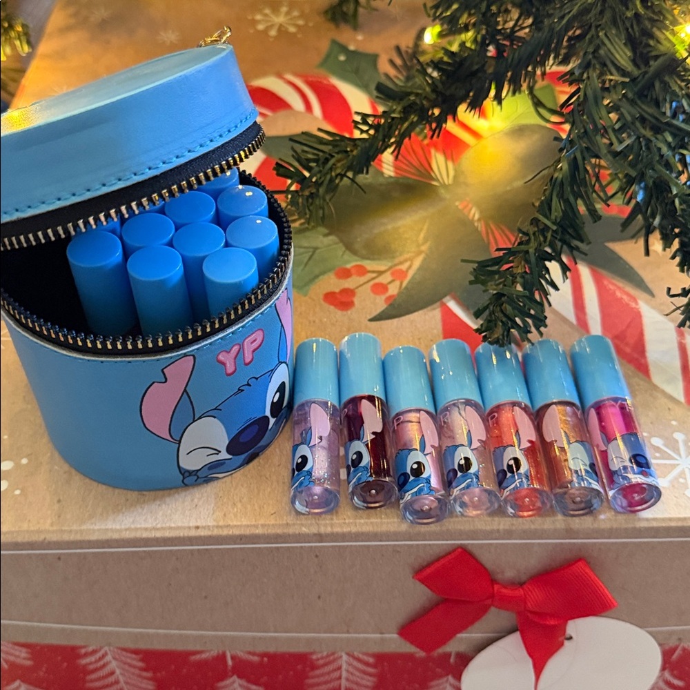Brand new 20 stitch lipglosses in mini purse!!!